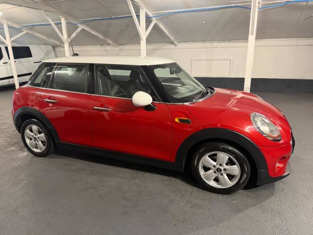 Mini Hatch 1.5 Cooper D Euro 6 (s/s) 5dr Hatchback Diesel Red