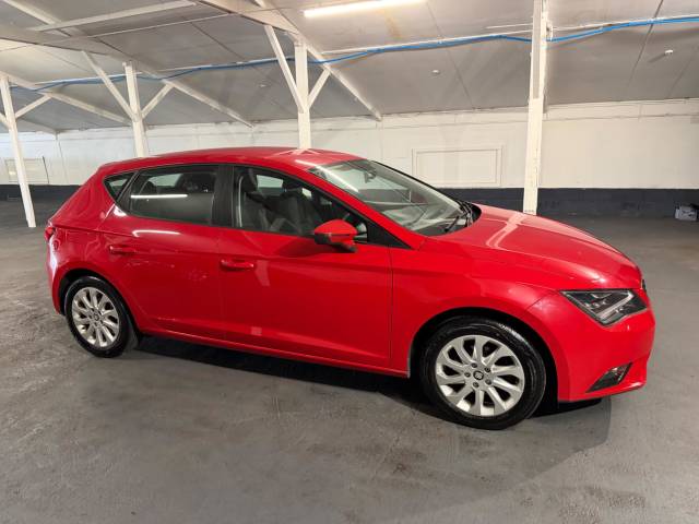 SEAT Leon 1.6 TDI CR SE Euro 5 (s/s) 5dr Hatchback Diesel Red