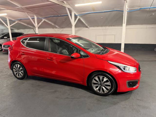 Kia Ceed 1.6 CRDi 3 Euro 6 (s/s) 5dr Hatchback Diesel Red