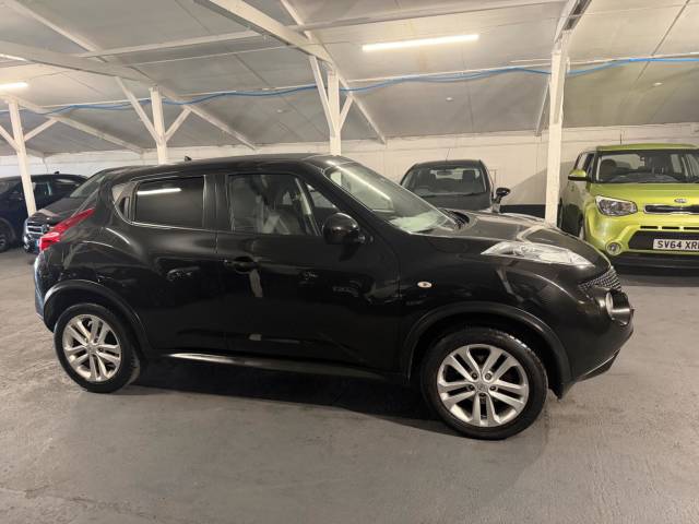 Nissan Juke 1.6 Acenta Premium Euro 5 (s/s) 5dr SUV Petrol Black