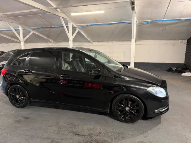 Mercedes-Benz B Class 1.8 B200 CDI Sport 7G-DCT Euro 5 (s/s) 5dr MPV Diesel Black