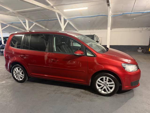 Volkswagen Touran 1.6 TDI BlueMotion Tech SE DSG Euro 5 (s/s) 5dr MPV Diesel Red